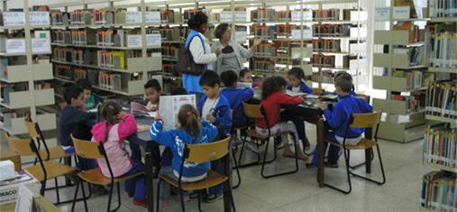 Sala de acervo Biblioteca Roberto Santos